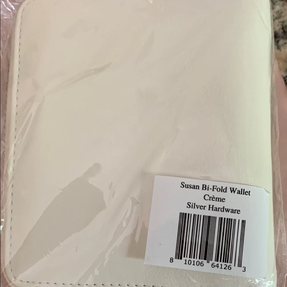 Glass Ladder & Co Susan Creme Bi-fold Wallet w RFID coating! NWT! - Picture 3 of 8